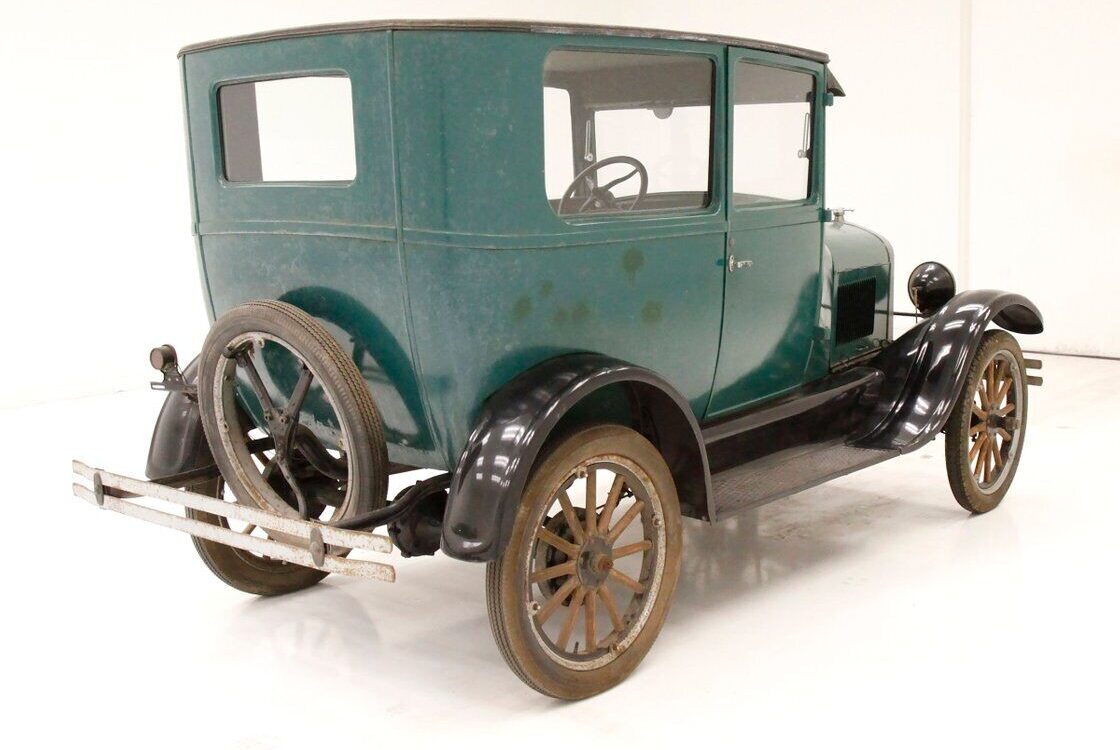 Ford-Model-T-Berline-1926-4