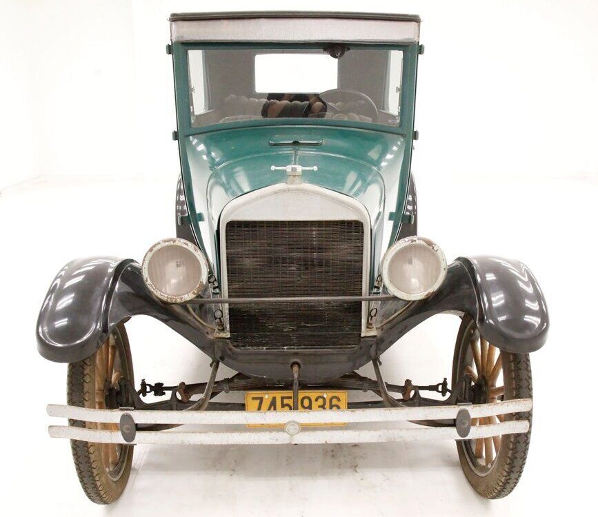 Ford-Model-T-Berline-1926-7