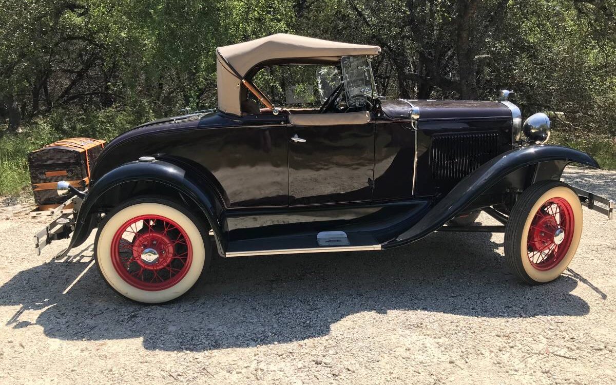 Ford-Model-a-deluxe-roadster-1931