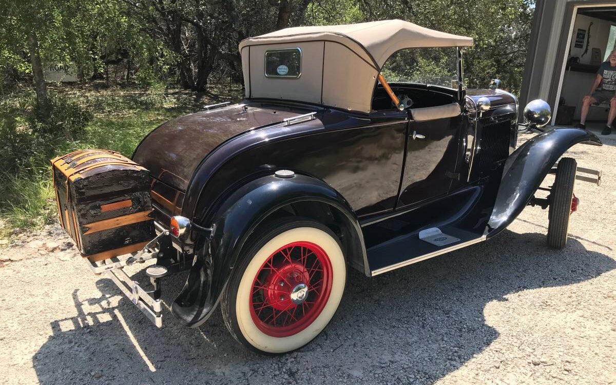 Ford-Model-a-deluxe-roadster-1931-3