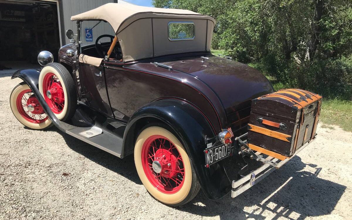 Ford-Model-a-deluxe-roadster-1931-5