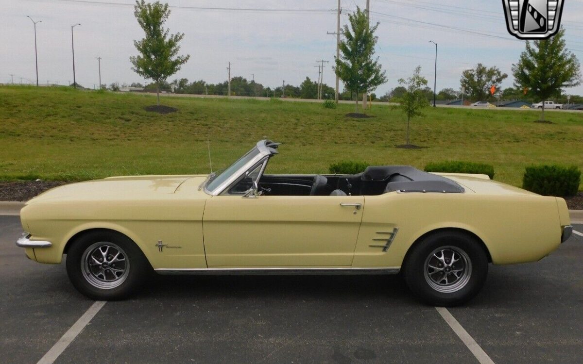 Ford-Mustang-Cabriolet-1966-2