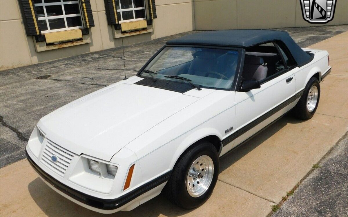 Ford-Mustang-Cabriolet-1984-2