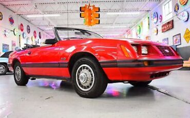 Ford-Mustang-Cabriolet-1984-2