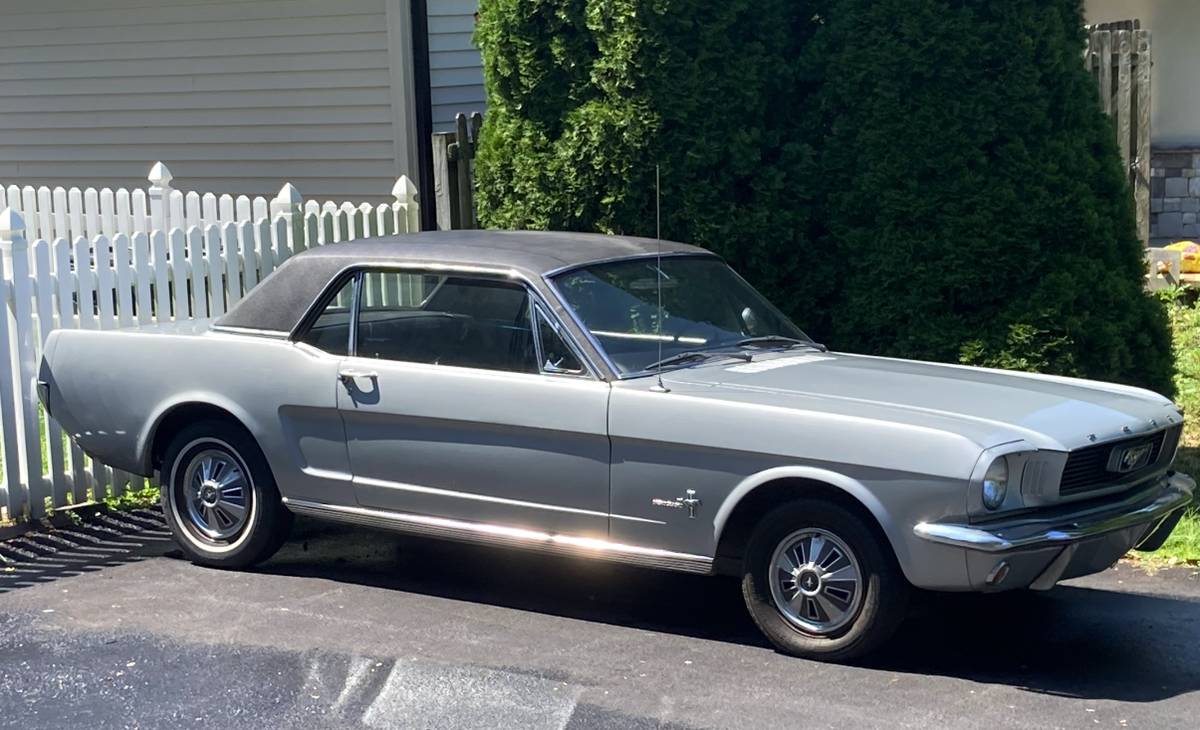 Ford-Mustang-coupe-1966