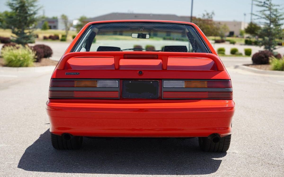 Ford-Mustang-gt-1990-3