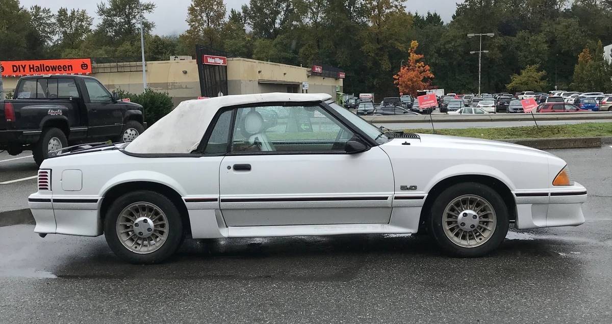 Ford-Mustang-gt-convertible-1987-1