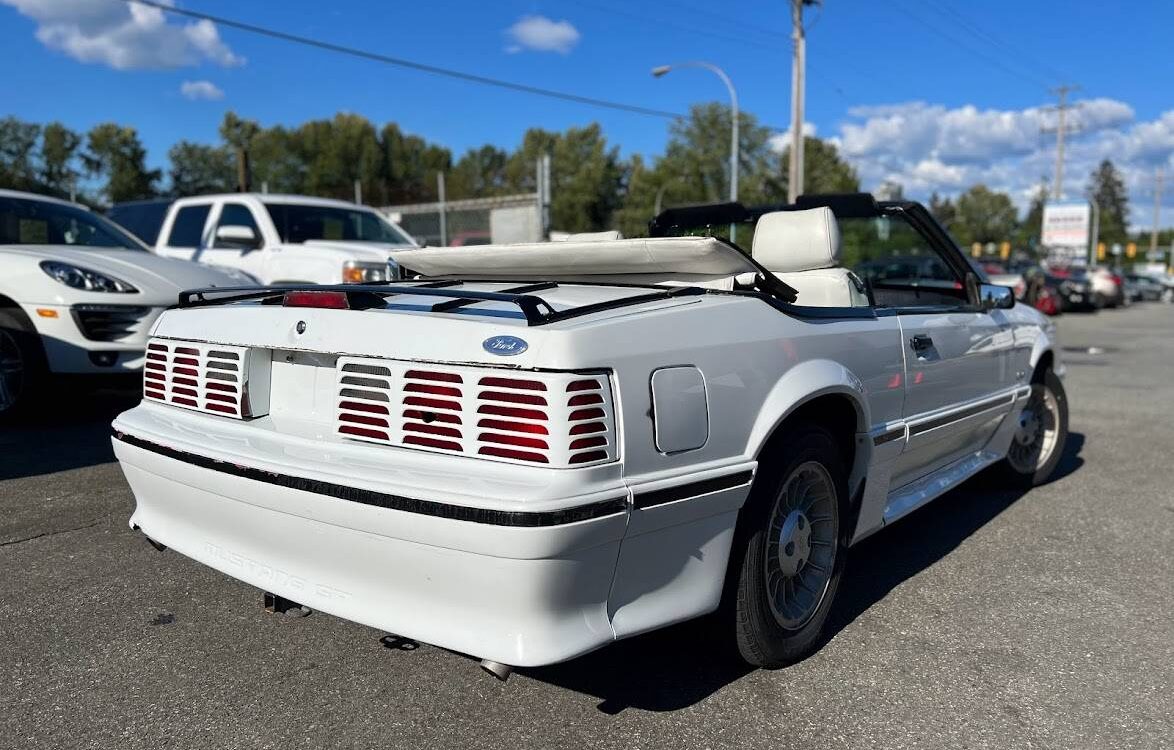 Ford-Mustang-gt-convertible-1987-7