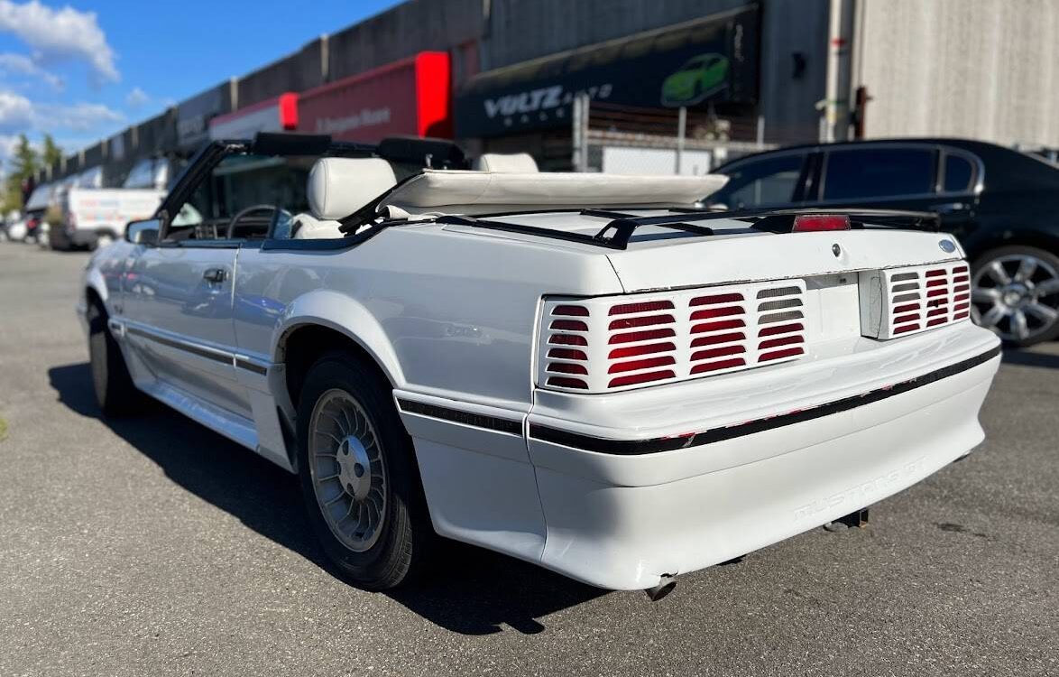 Ford-Mustang-gt-convertible-1987-9