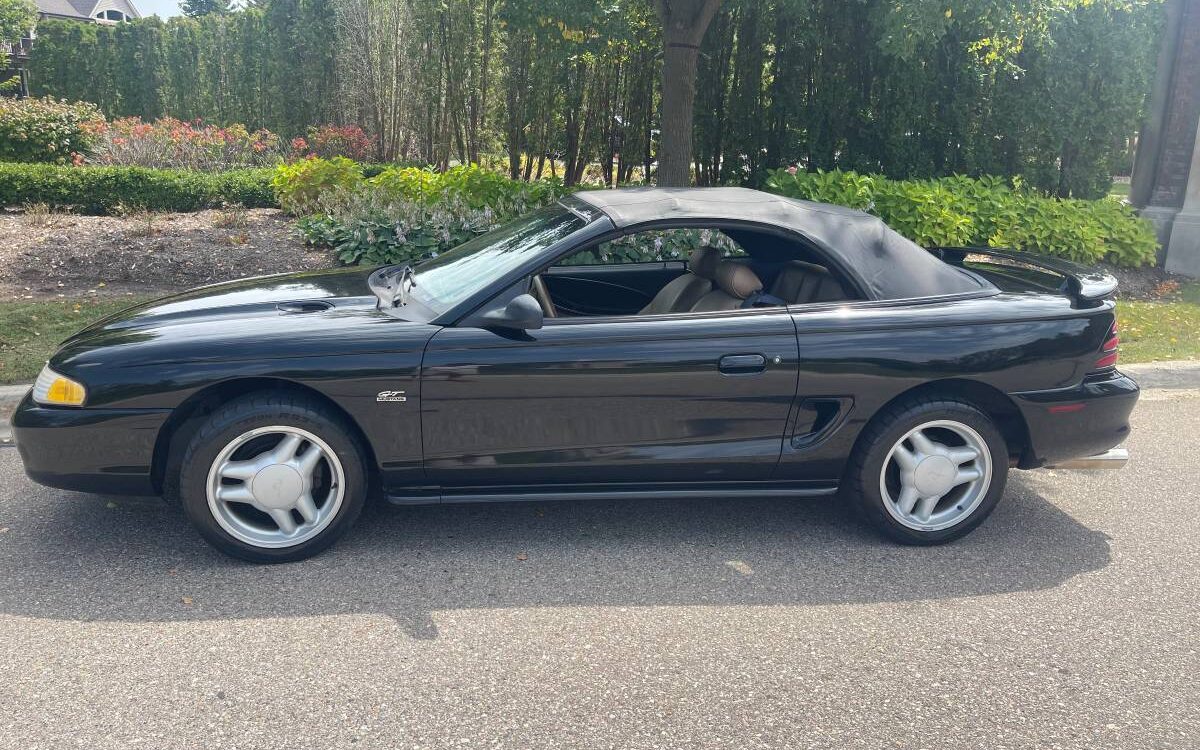 Ford-Mustang-gt-convertible-1994-5