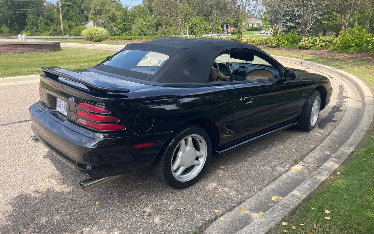 Ford-Mustang-gt-convertible-1994-9