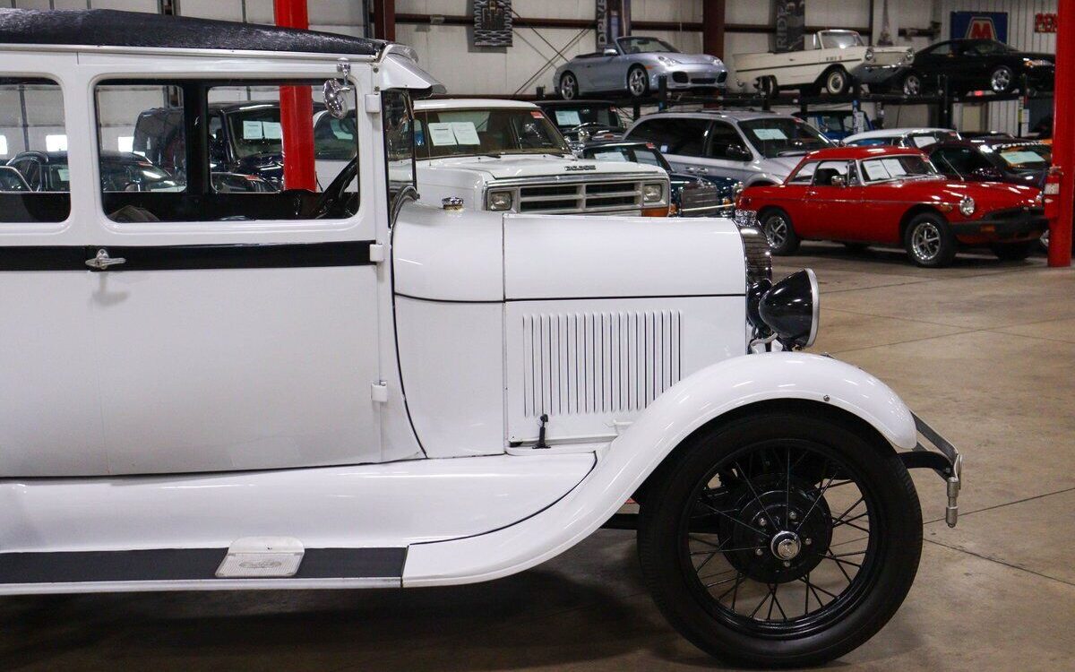 Ford-Tudor-Coupe-1928-10