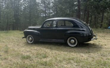 Ford-Tudor-deluxe-sedan-1941-2