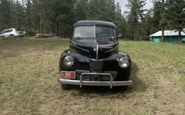 Ford-Tudor-deluxe-sedan-1941-3