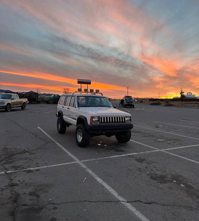 Jeep-Cherokee-1986-6