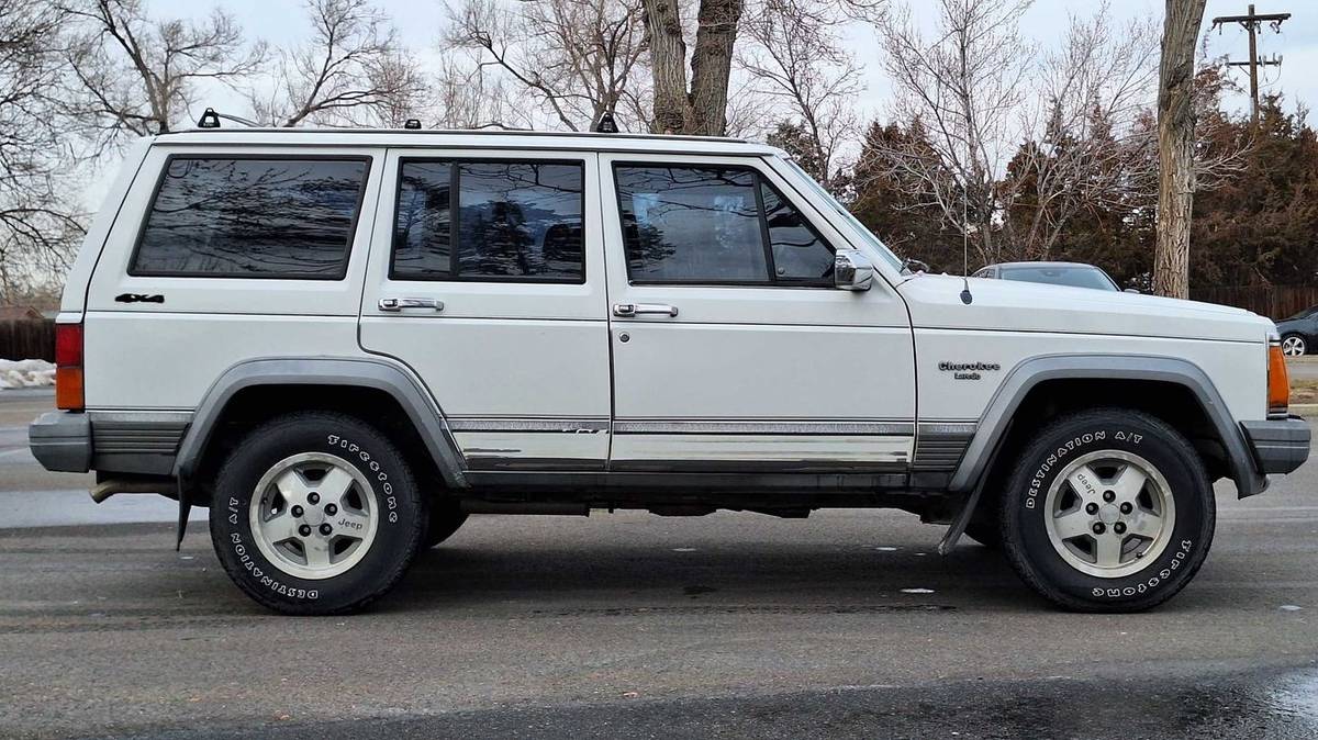 Jeep-Cherokee-1988-2