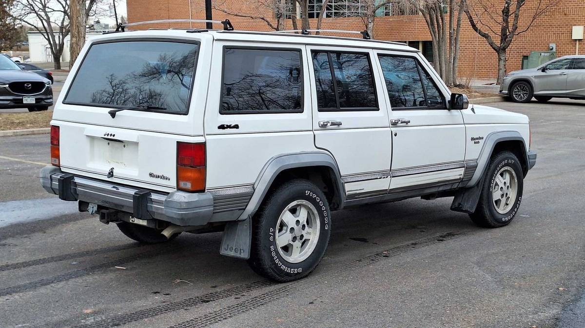 Jeep-Cherokee-1988-3