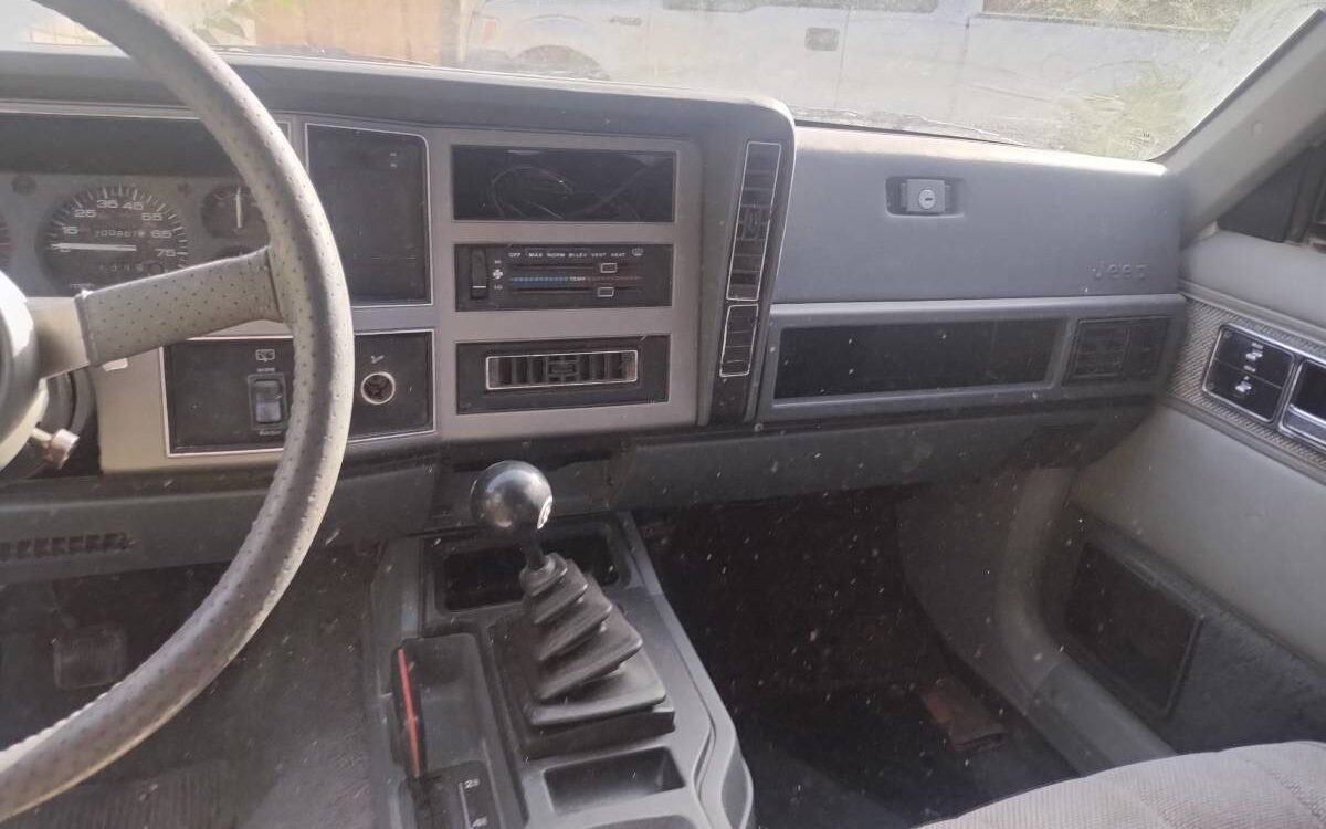 Jeep-Cherokee-laredo-1990-5