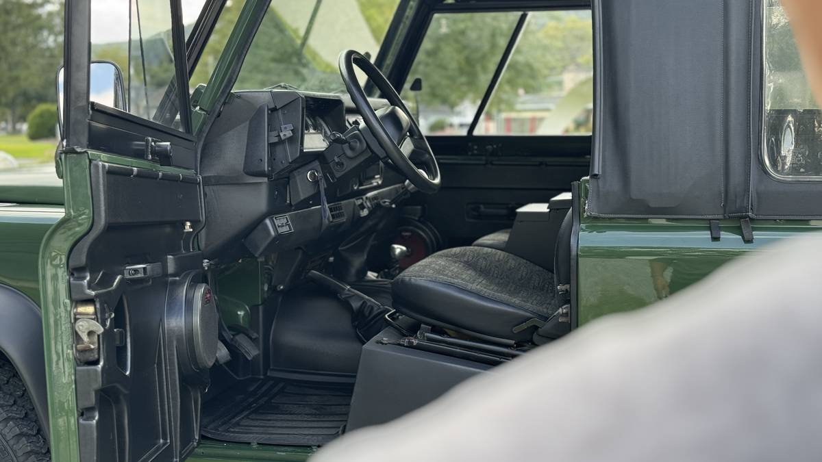 Land-rover-Defender-90-1994-8