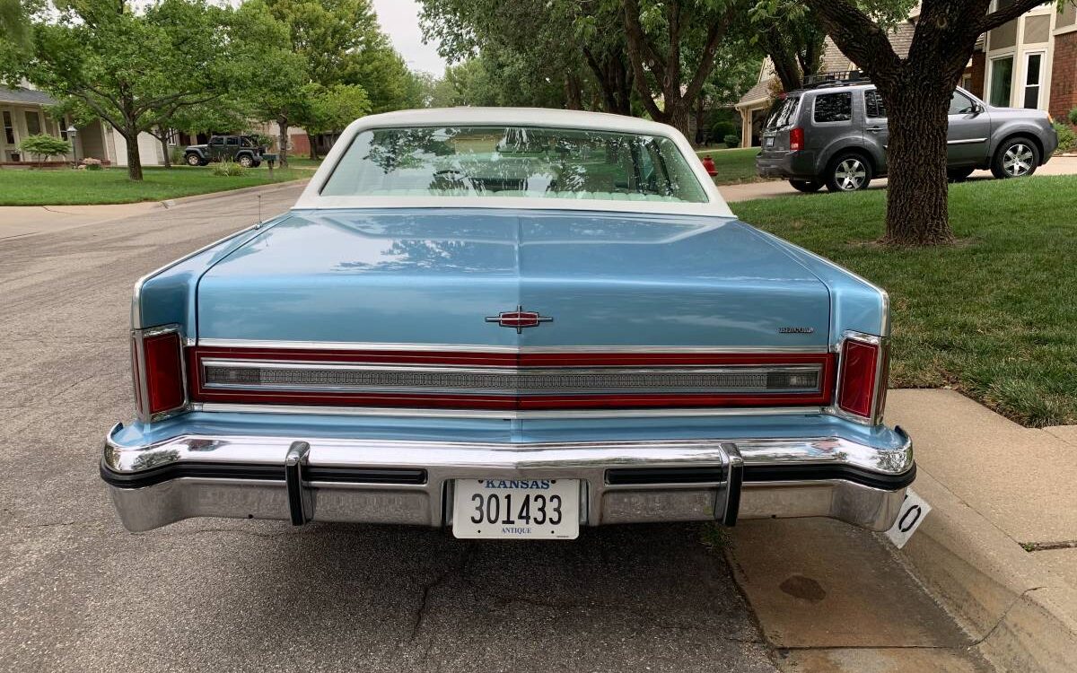 Lincoln-Continental-town-coupe-1978-11