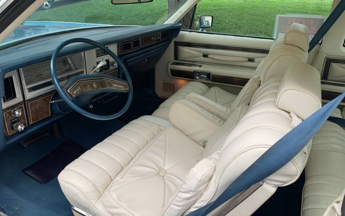 Lincoln-Continental-town-coupe-1978