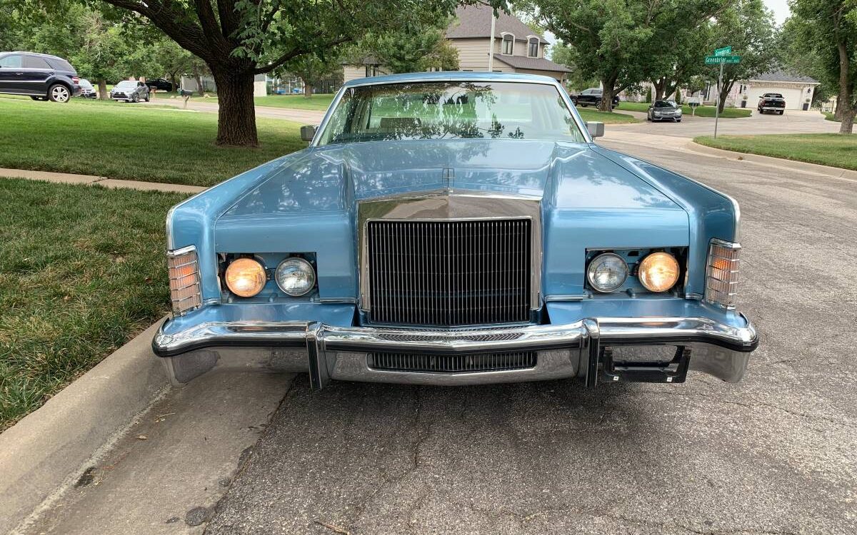 Lincoln-Continental-town-coupe-1978-18