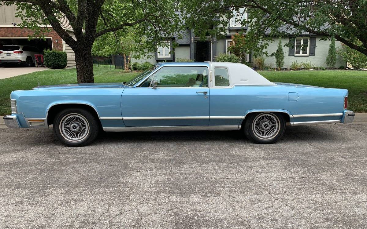 Lincoln-Continental-town-coupe-1978-2