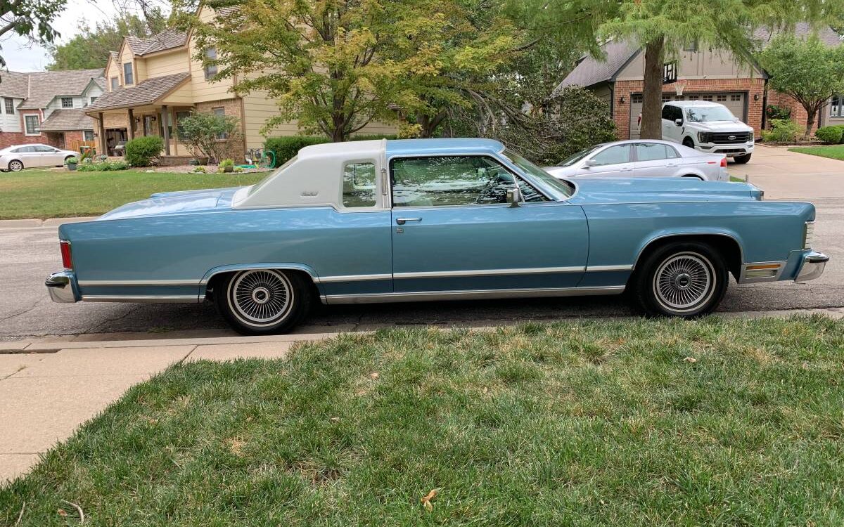 Lincoln-Continental-town-coupe-1978-5