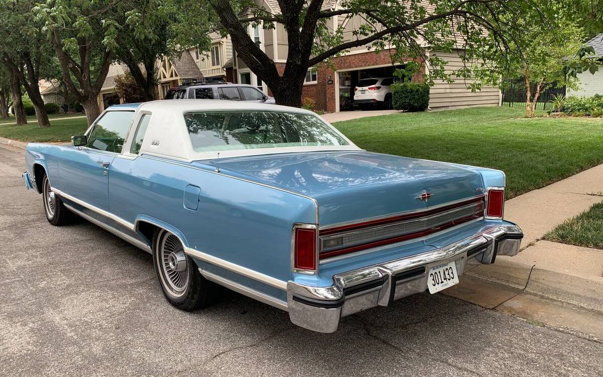 Lincoln-Continental-town-coupe-1978-9