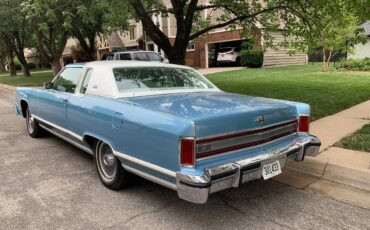 Lincoln-Continental-town-coupe-1978-9