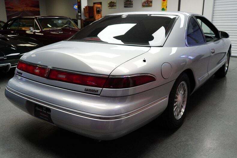 Lincoln-Mark-Series-Coupe-1993-7