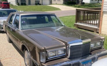 Lincoln-Town-car-1988