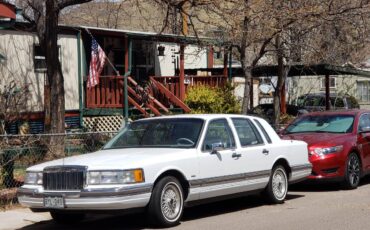 Lincoln-Town-car-1990