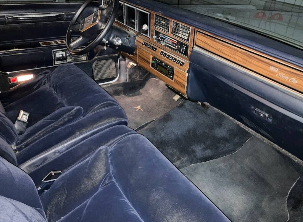 Lincoln-Town-car-signature-1988-2