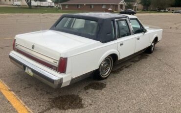 Lincoln-Town-car-signature-1988-3