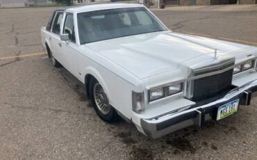 Lincoln-Town-car-signature-1988-4