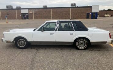 Lincoln-Town-car-signature-1988-5