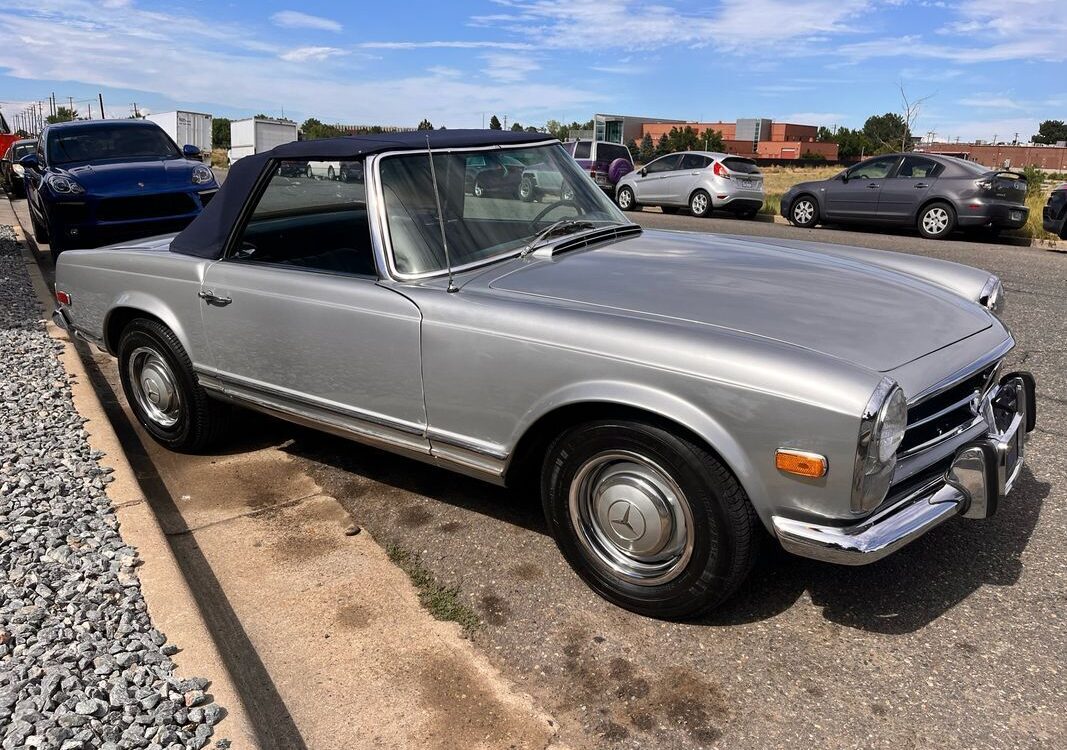 Mercedes-Benz-200-Series-1968-2