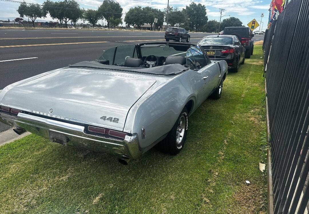 Oldsmobile-442-1968-3