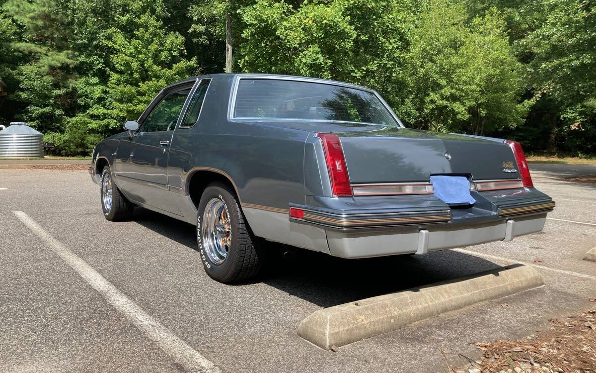 Oldsmobile-Cutlass-442-1986