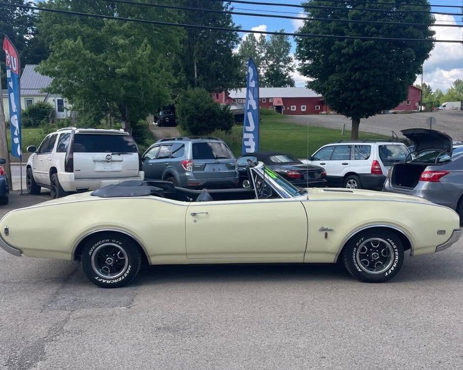 Oldsmobile-Cutlass-convertible-1968-1