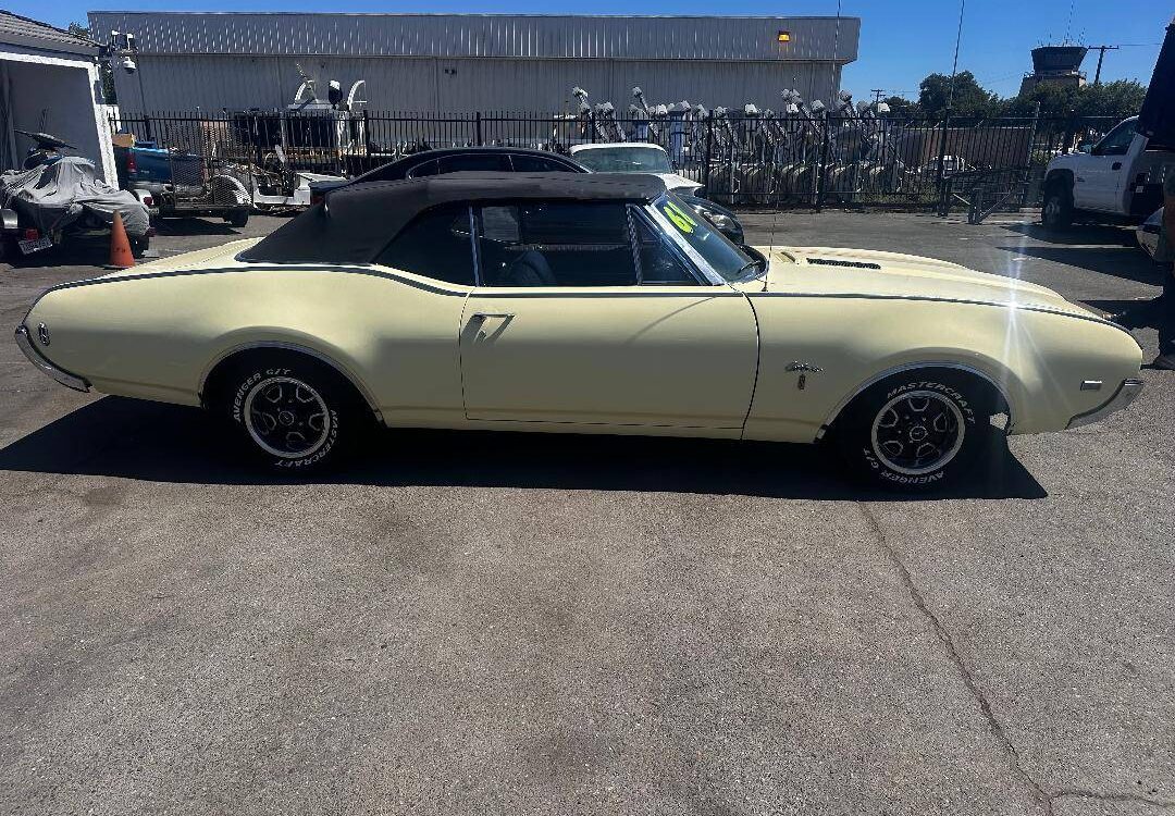 Oldsmobile-Cutlass-convertible-1968-4