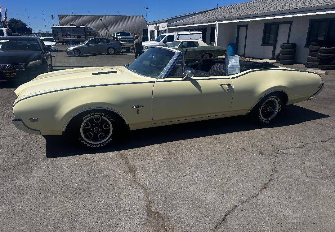 Oldsmobile-Cutlass-convertible-1968