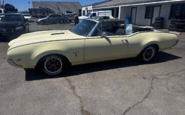 Oldsmobile-Cutlass-convertible-1968