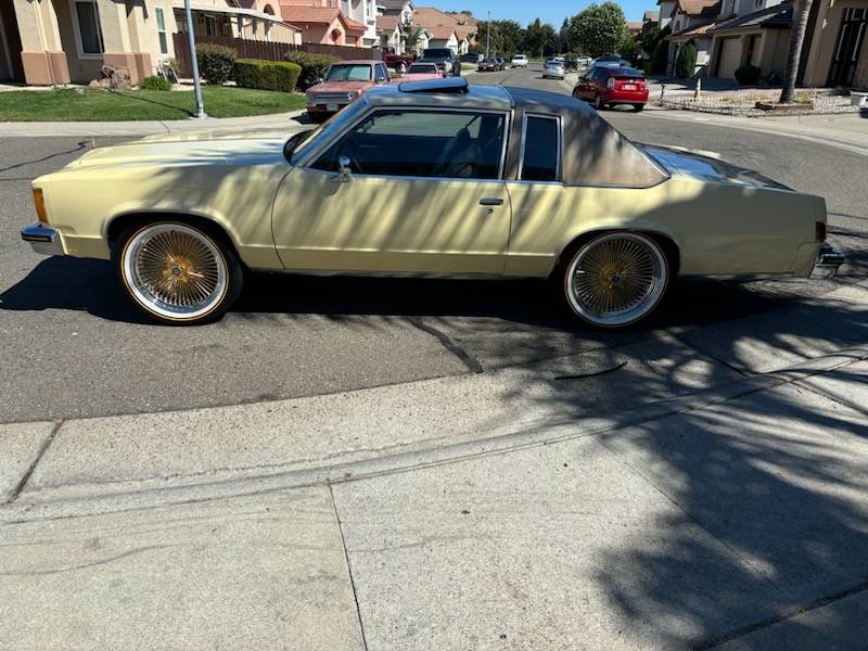 Oldsmobile-Delta-88-1979