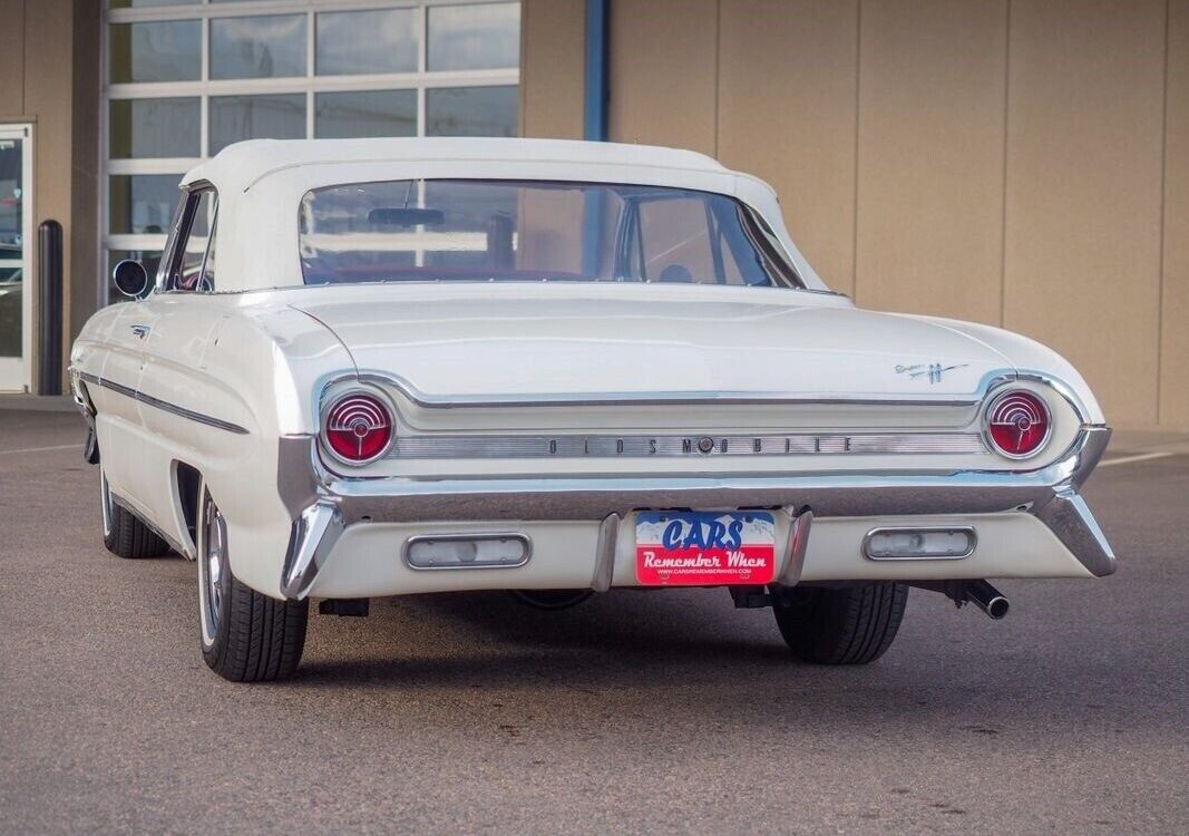 Oldsmobile-Eighty-Eight-1961-10