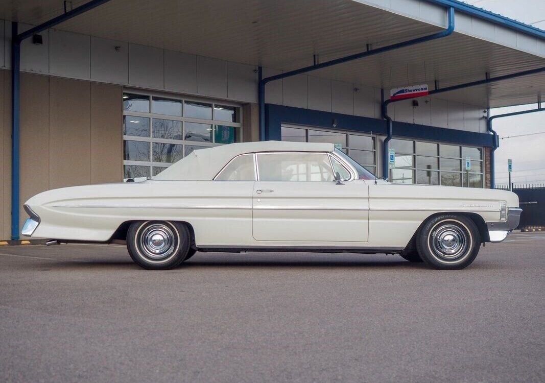 Oldsmobile-Eighty-Eight-1961-11