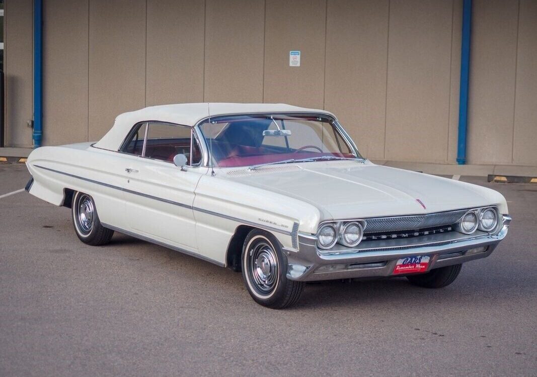 Oldsmobile-Eighty-Eight-1961-6