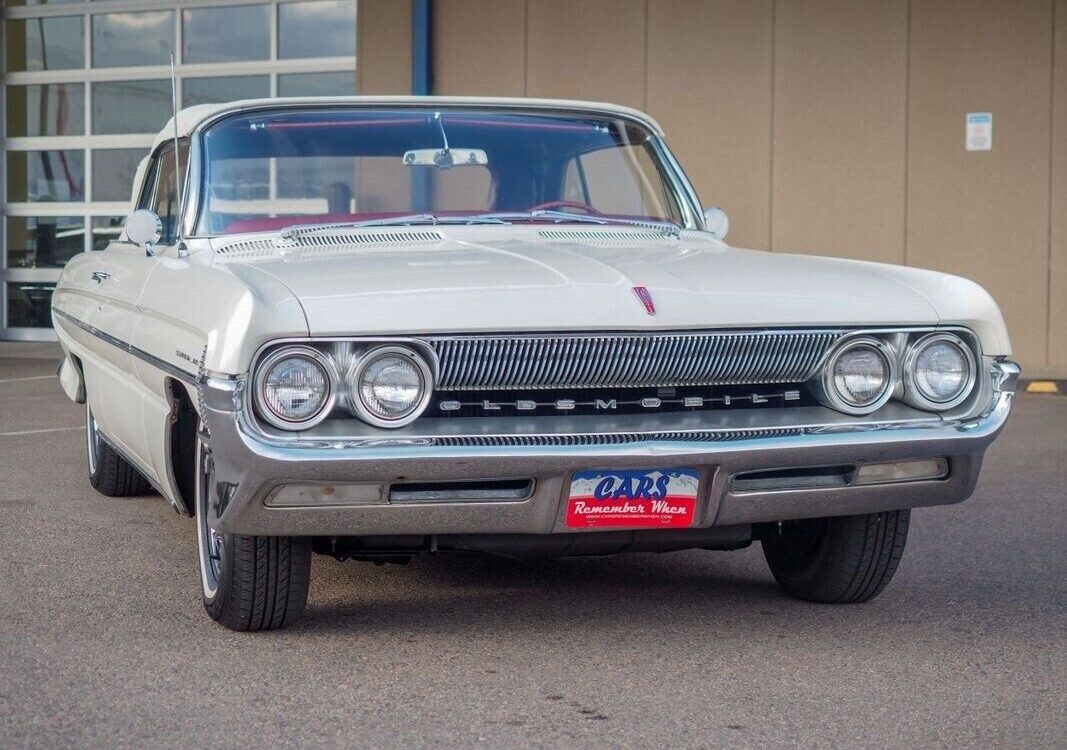 Oldsmobile-Eighty-Eight-1961-9