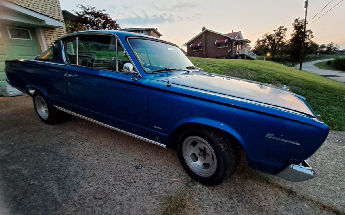 Plymouth-Barracuda-Coupe-1966-1